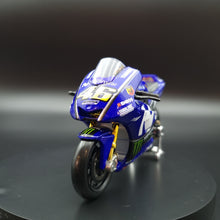 Load image into Gallery viewer, Maisto 2018 Yamaha YZR-M1 Valentino Rossi #46 1:18 Die Cast Motorbike
