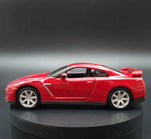 Load image into Gallery viewer, Bburago 2009 Nissan GT-R (R35) Red 1:32 Die Cast Car
