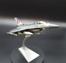 Load image into Gallery viewer, 1995 F-16C/D &#39;Fighting Falcon&#39; 425th Fighter Squadron USAAF/RSAF 1:72 Die Cast Plane
