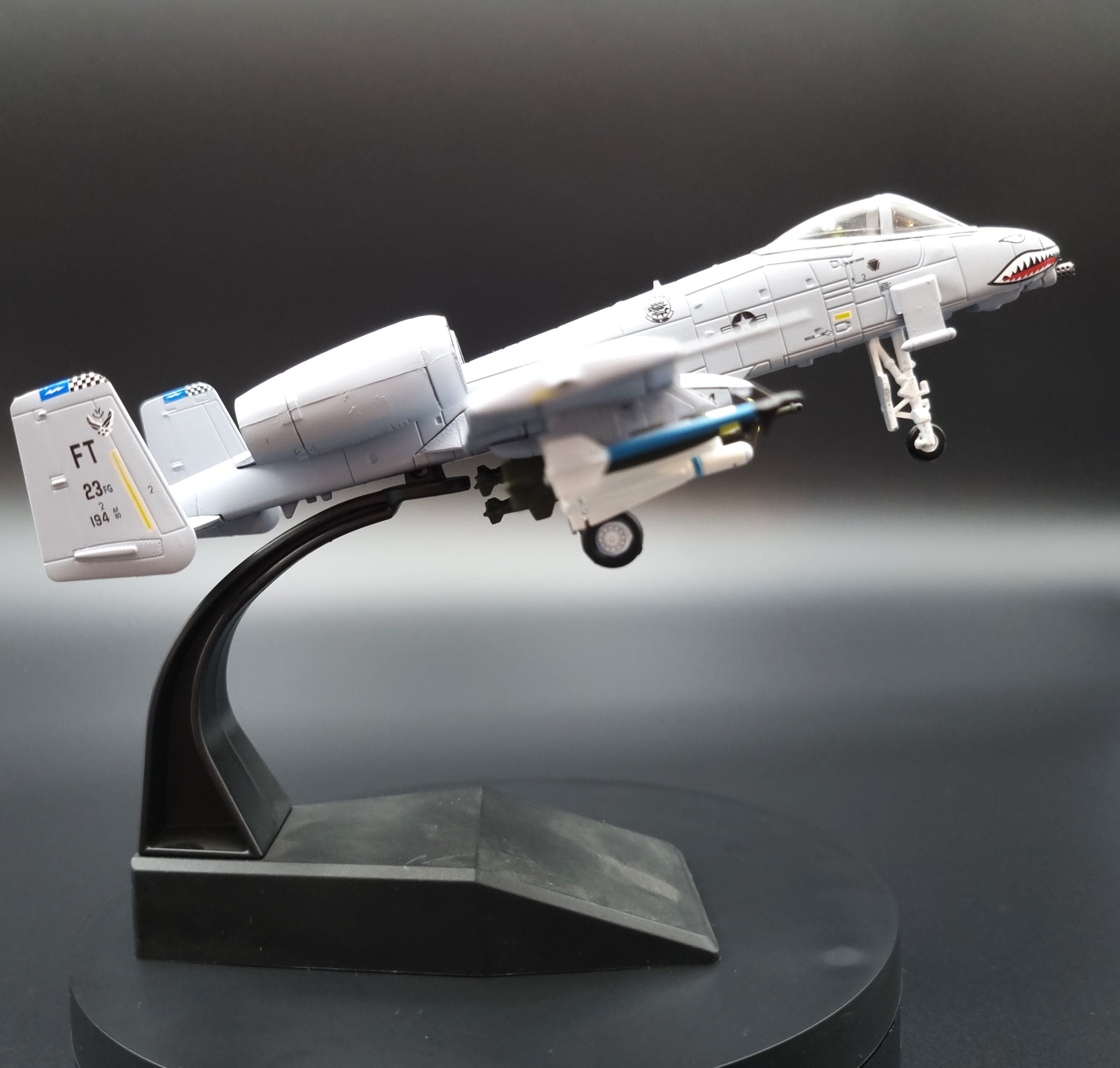 1994 USAAF Fairchild Republic A-10 Thunderbolt II Armed Attack Aircraft 1:100 Die Cast Plane
