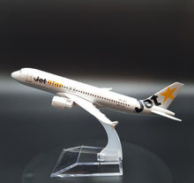 Load image into Gallery viewer, Airbus A320 Jetstar Airlines 1:400 Metal Die Cast Airliner Plane

