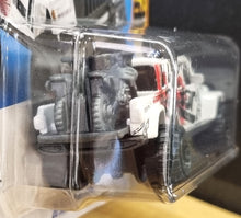 Load image into Gallery viewer, Hot Wheels 2022 &#39;20 Jeep Gladiator White #26 Baja Blazers 4/10 New
