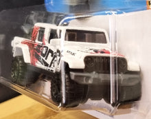 Load image into Gallery viewer, Hot Wheels 2022 &#39;20 Jeep Gladiator White #26 Baja Blazers 4/10 New Long Card
