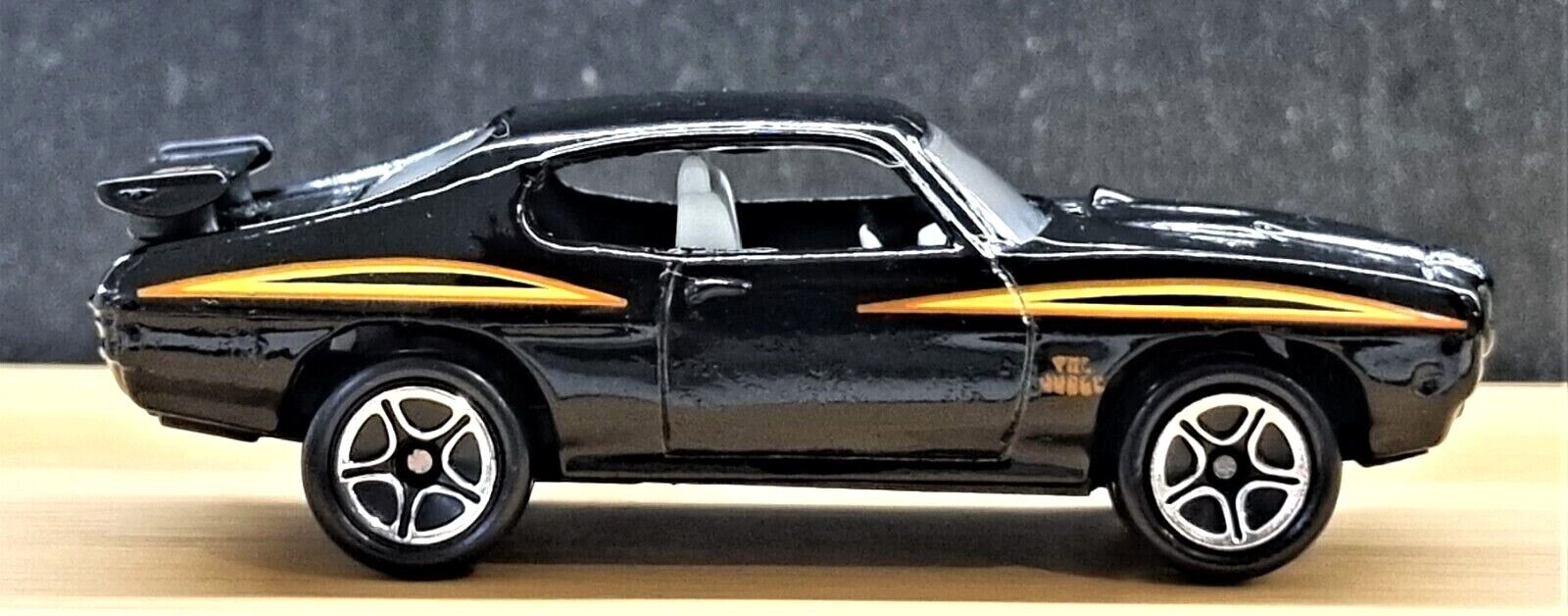 Hot wheels 70 pontiac 2024 gto