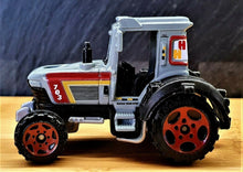 Load image into Gallery viewer, Matchbox 2008 Tractor Grey Farm 5 Pack Loose
