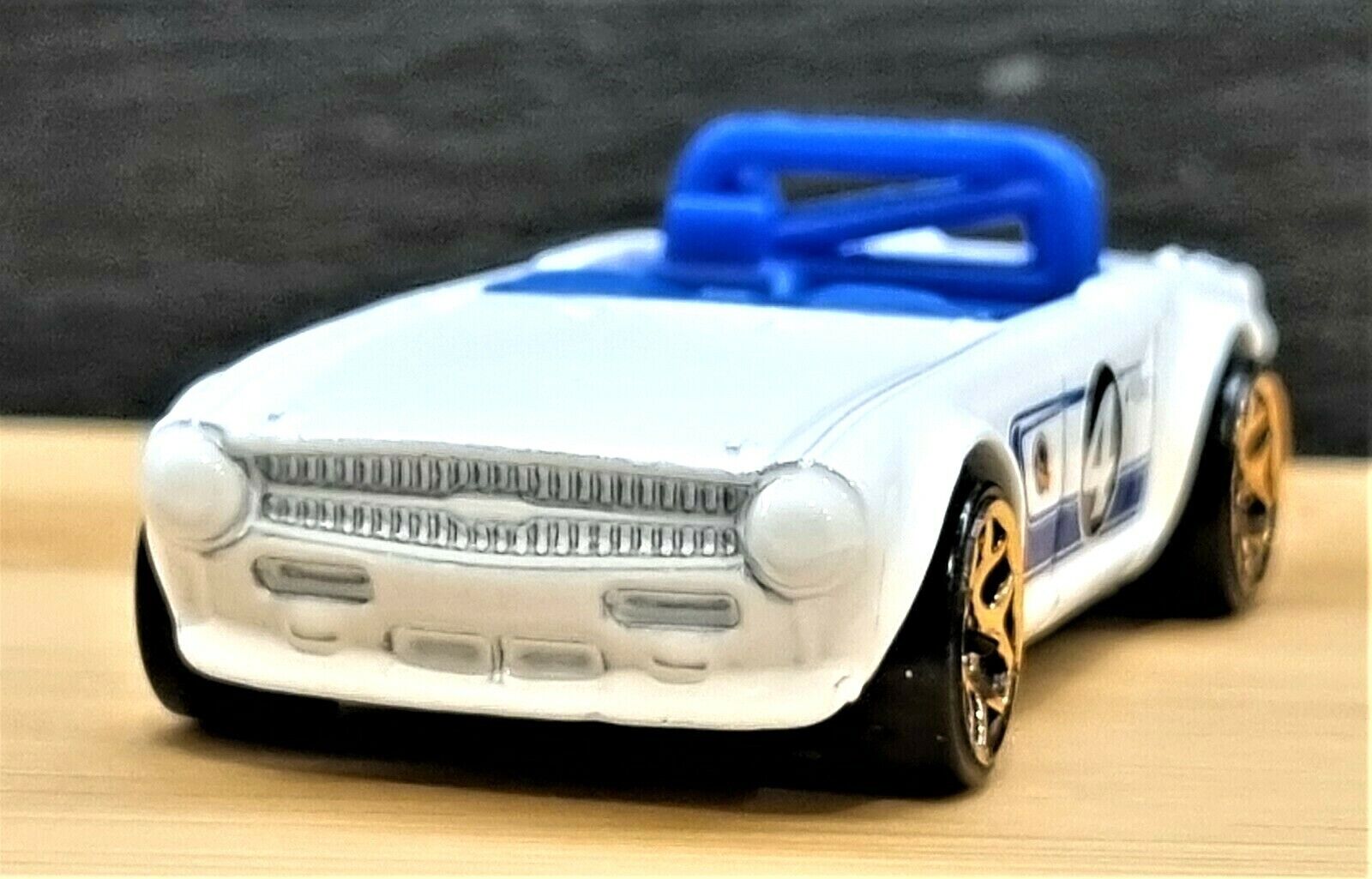 Hot wheels best sale triumph tr6