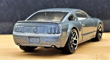 Load image into Gallery viewer, Hot Wheels 2006 2005 Ford Mustang GT Grey #184 Mainline
