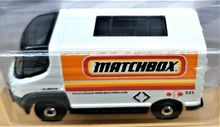 Load image into Gallery viewer, Matchbox 2018 ´09 International eStar White #6 MBX Service 1/20 New Long Card
