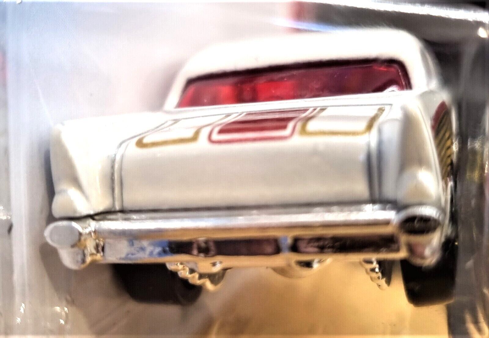 Hot Wheels 2018 '57 Chevy White #100 Holiday Racers 4/5 New Long