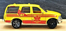 Load image into Gallery viewer, Matchbox 1999 Ford Expedition Yellow #62 Ranger Patrol 2/5
