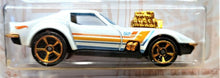 Load image into Gallery viewer, Hot Wheels 2020 &#39;68 Corvette Gas Monkey Garage Pearl White Pearl and Chrome 5/6
